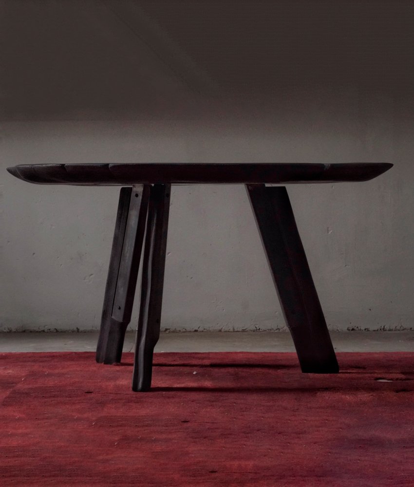 Three legeed table