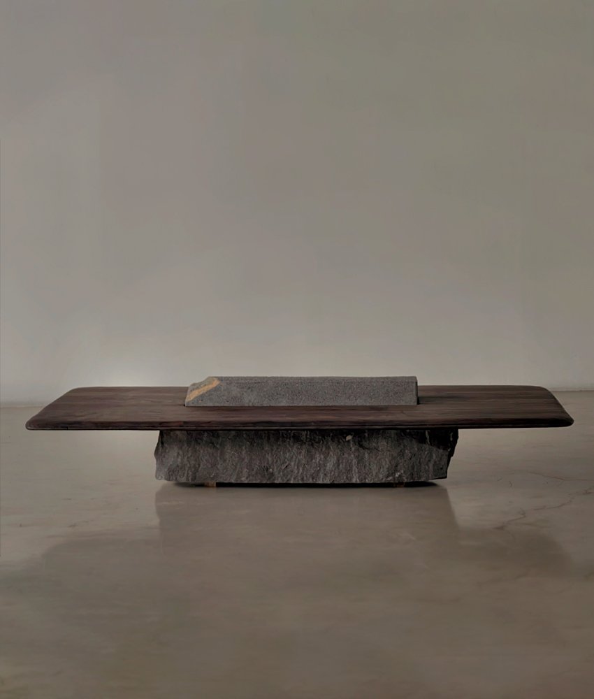 Mesa de madera y piedra